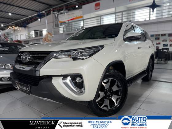 TOYOTA HILUX SW4 2.8 SRX DIAMOND 4X4 7 LUGARES 16V TURBO INTERCOOLER DIESEL 4P AUTOMÁTICO TOYOTA HILUX SW4 2.8 SRX DIAMOND 4X4 7 LUGARES 16V TURBO INTERCOOLER DIESEL 4P AUTOMÁTICO